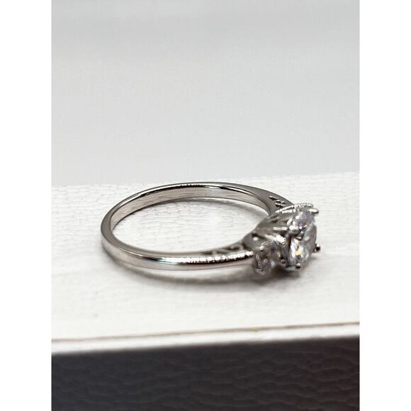 ESTATE 3-STONE CUBIC ZIRCONIA STERLING RING, SIZE 8 - Picture 3 of 6